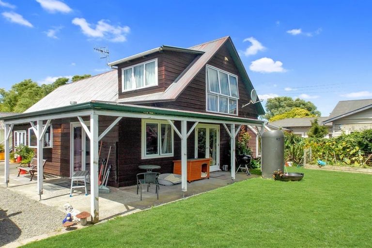 Photo of property in 32 Pioneer Highway, Awapuni, Palmerston North, 4412