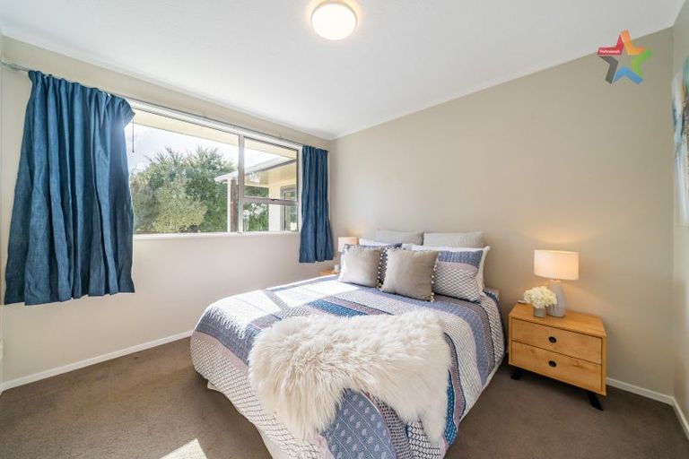 Photo of property in 127 Holborn Drive, Stokes Valley, Lower Hutt, 5019