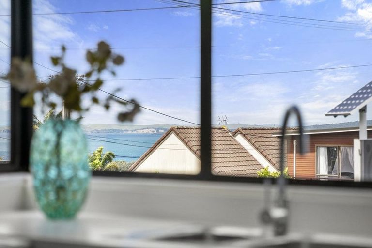 Photo of property in 1/56 Aberdeen Road, Campbells Bay, Auckland, 0620