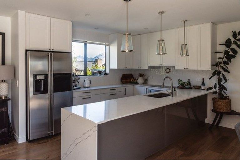 Photo of property in 1 Hovingham Court, Jacks Point, Queenstown, 9371