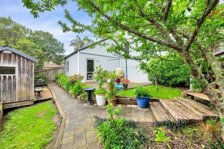 Photo of property in 40 Helen Ryburn Place, Torbay, Auckland, 0630