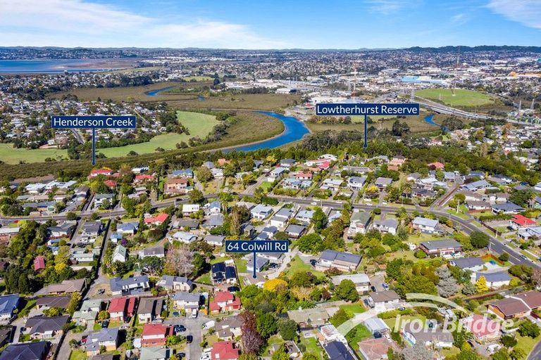 Photo of property in 64 Colwill Road, Massey, Auckland, 0614