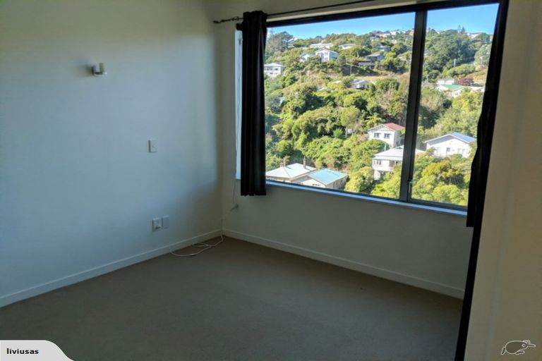 Photo of property in 31 Tiketike Way, Brooklyn, Wellington, 6021