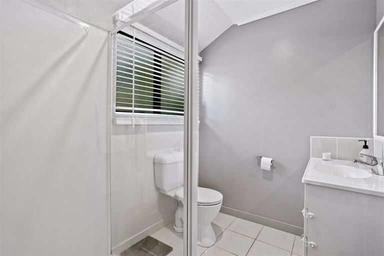 Photo of property in 31 Quincey Place, Massey, Auckland, 0614