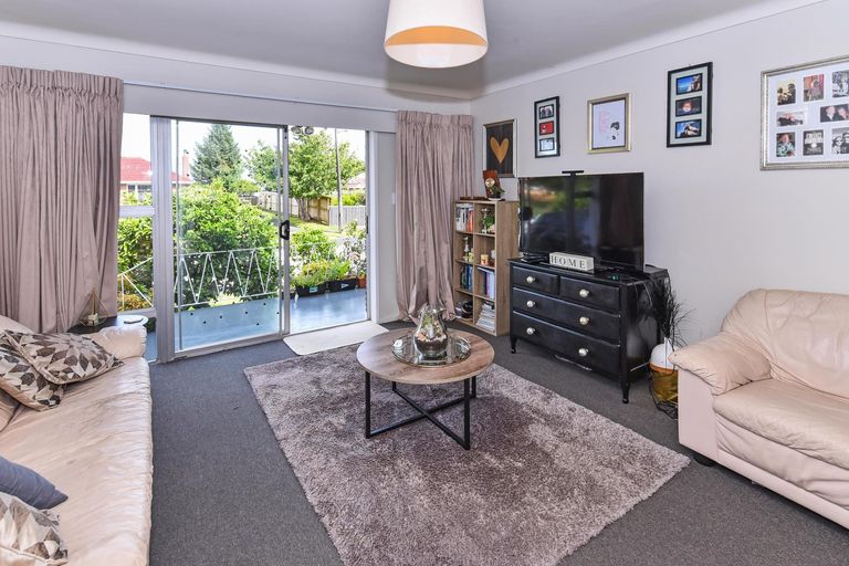 Photo of property in 2e Fraser Road, Papatoetoe, Auckland, 2025