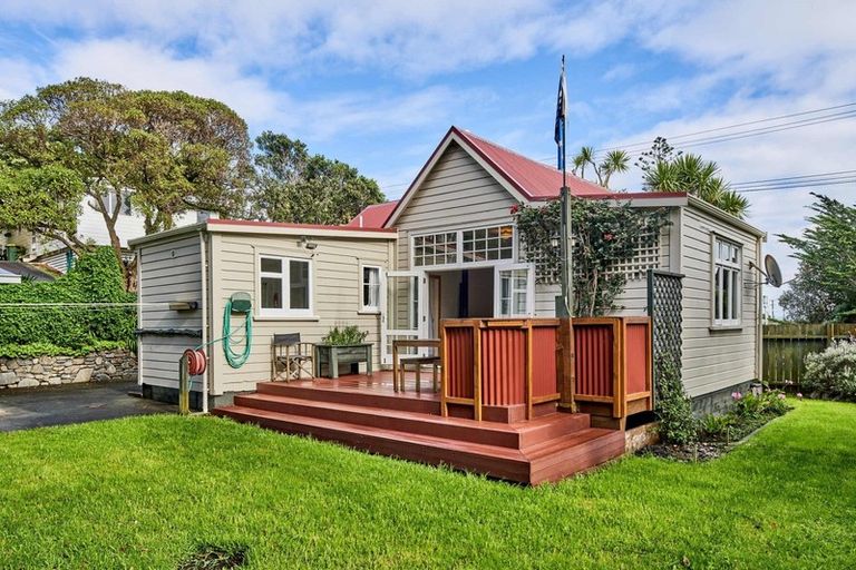 Photo of property in 28 Thornley Street, Titahi Bay, Porirua, 5022