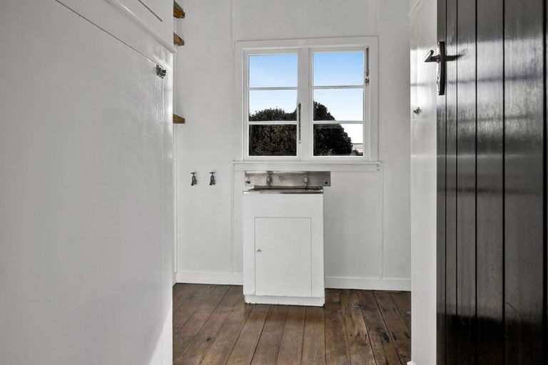 Photo of property in 230 South Road, Hawera, 4610