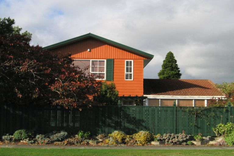 Photo of property in 10 Nimmo Avenue, Waikanae, 5036