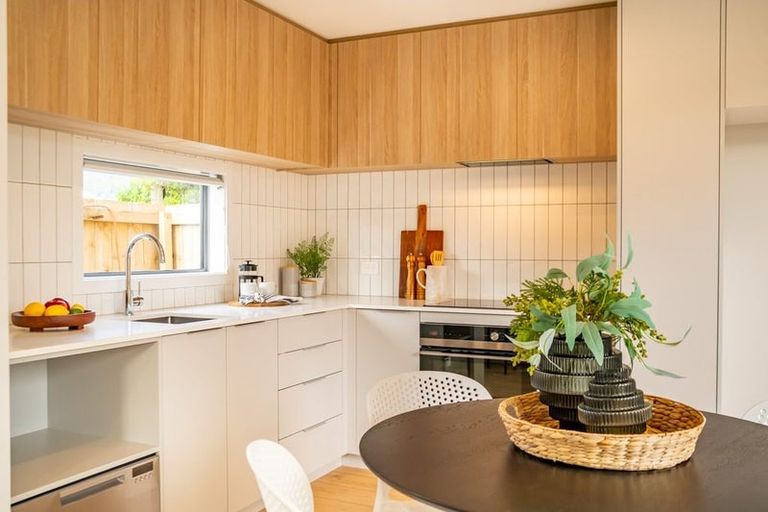 Photo of property in 31-33 Chapman Crescent, Naenae, Lower Hutt, 5011