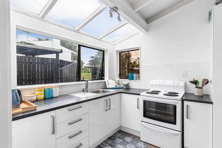 Photo of property in 4/33 Eskdale Road, Birkdale, Auckland, 0626