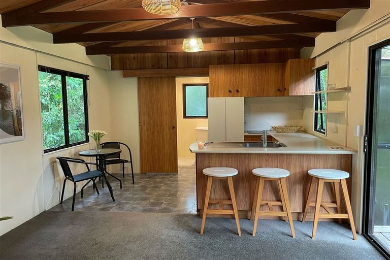 Photo of property in 19 John Road, Stanmore Bay, Whangaparaoa, 0932