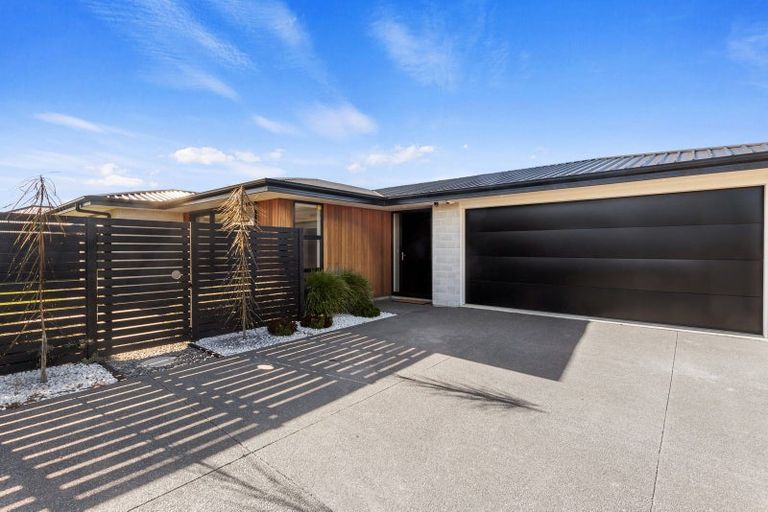 Photo of property in 48 William Deans Drive, Prebbleton, 7604