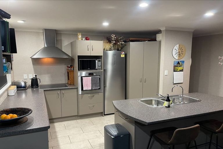 Photo of property in 3 Nevada Way, Kelvin Grove, Palmerston North, 4414