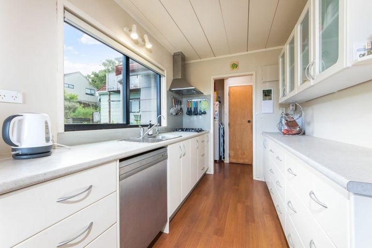 Photo of property in 16 Woodhouse Place, West Harbour, Auckland, 0618