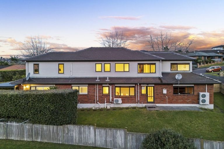 Photo of property in 54 Sapperton Drive, Henderson, Auckland, 0612