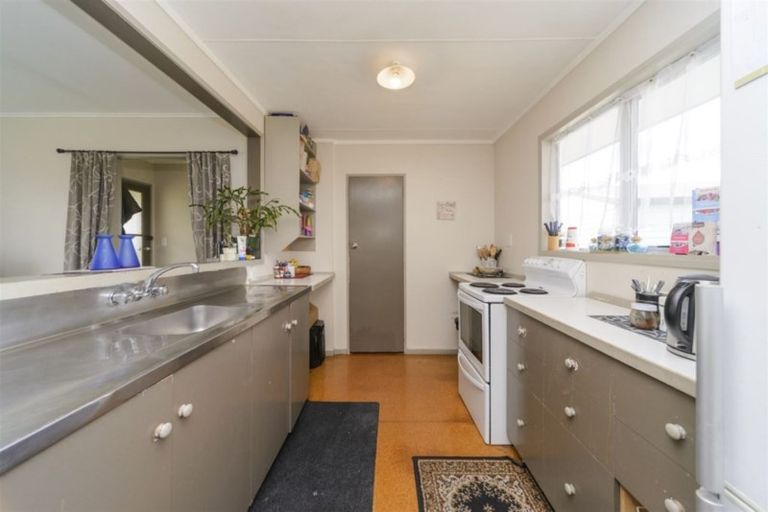 Photo of property in 10 Gladys Place, Kelvin Grove, Palmerston North, 4414