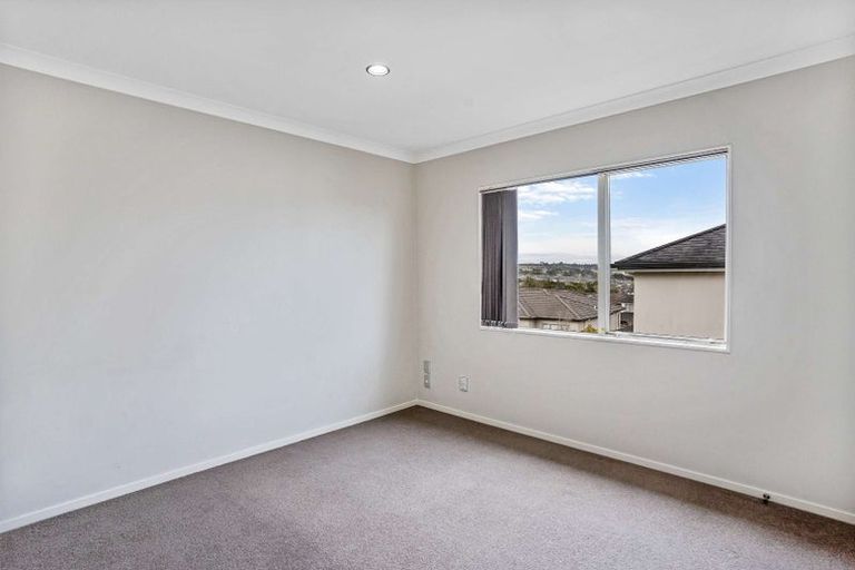 Photo of property in 25 Gibbston Crescent, Flat Bush, Auckland, 2016