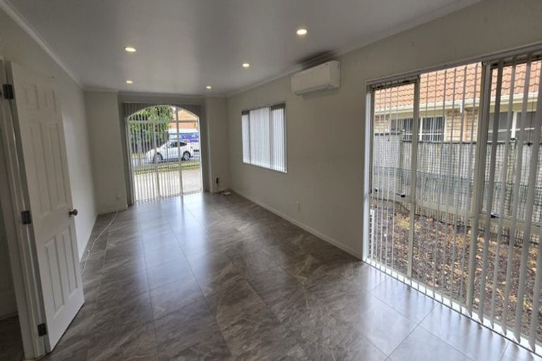 Photo of property in 186 Botany Road, Botany Downs, Auckland, 2010