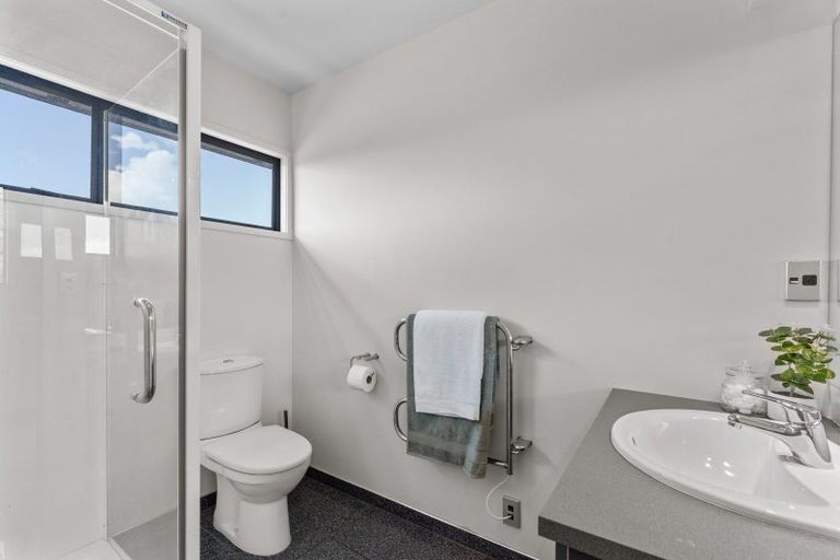 Photo of property in 62 Sunglo Terrace, Otaki, 5512