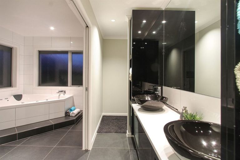 Photo of property in 3 Millbrook Drive, Waiuku, 2683