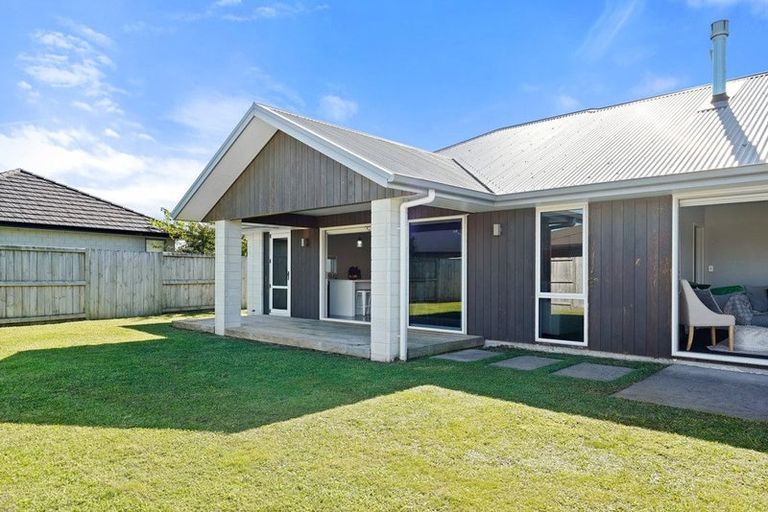 Photo of property in 33 Kahuparere Crescent, Pyes Pa, Tauranga, 3112