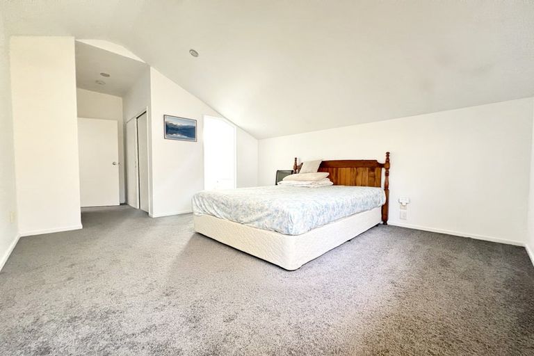 Photo of property in 1/114 Seaview Road, Glenfield, Auckland, 0629