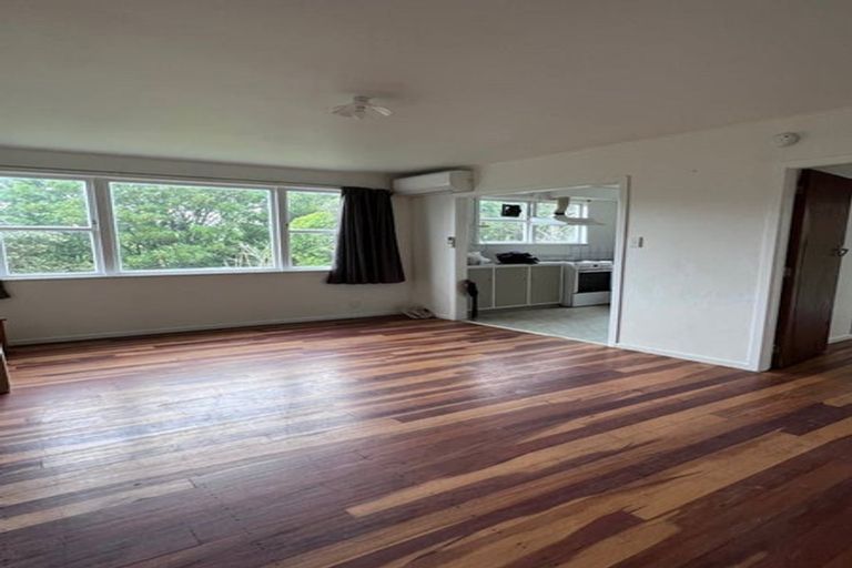 Photo of property in 147 Ruskin Road, Newlands, Wellington, 6037