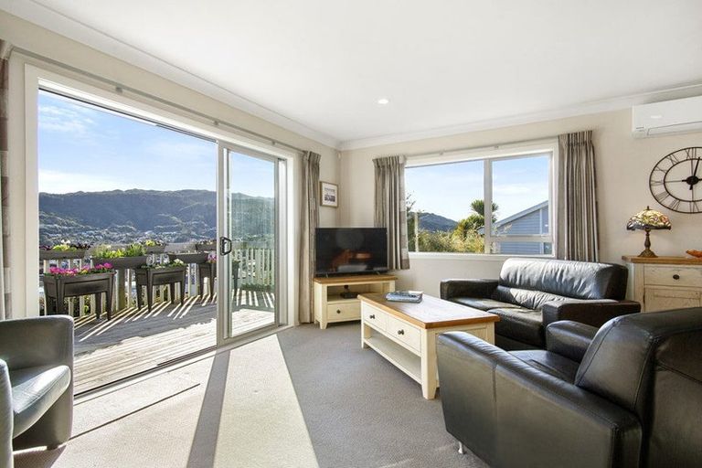 Photo of property in 22a Bartlett Grove, Tawa, Wellington, 5028
