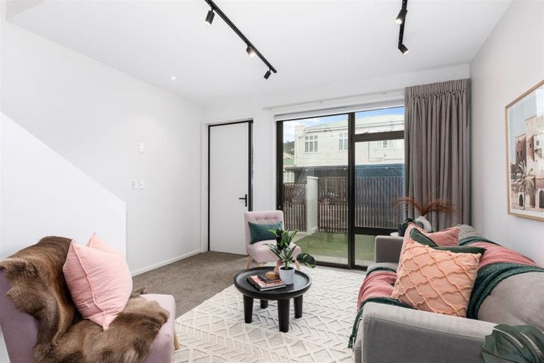 Photo of property in 149u2 Onepu Road, Lyall Bay, Wellington, 6022