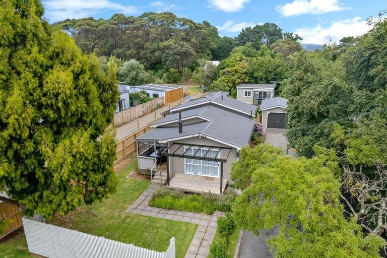 Photo of property in 16 Puriri Road, Waikanae, 5036