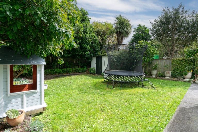 Photo of property in 86 The Parade, Island Bay, Wellington, 6023