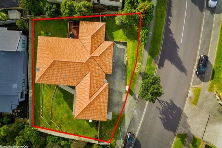 Photo of property in 40 Rising Parade, Fairview Heights, Auckland, 0632