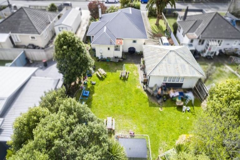 Photo of property in 6 Homedale Road, Wainuiomata, Lower Hutt, 5014