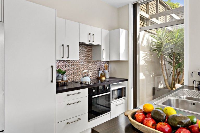 Photo of property in 3b Shalimar Crescent, Khandallah, Wellington, 6035