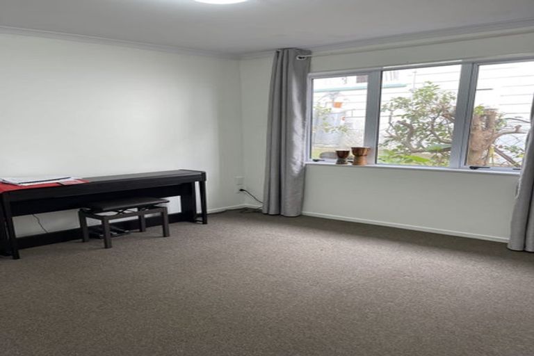Photo of property in 27 Te Atatu Road, Te Atatu South, Auckland, 0610