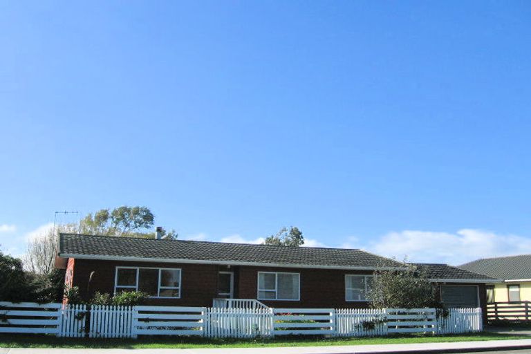 Photo of property in 83 Mazengarb Road, Paraparaumu Beach, Paraparaumu, 5032