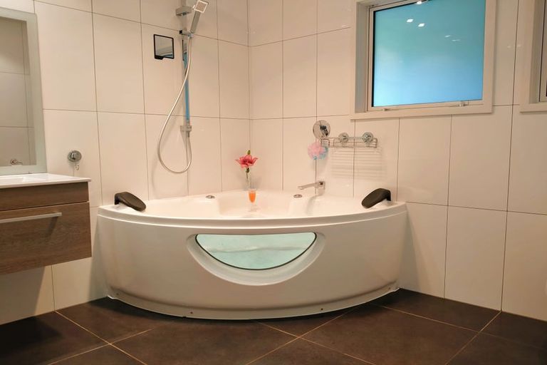 Photo of property in 35 Marsden Point Road, Ruakaka, 0116