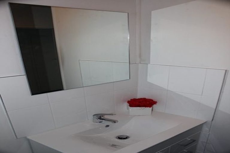 Photo of property in 2/23 Tahi Terrace, Glen Eden, Auckland, 0602