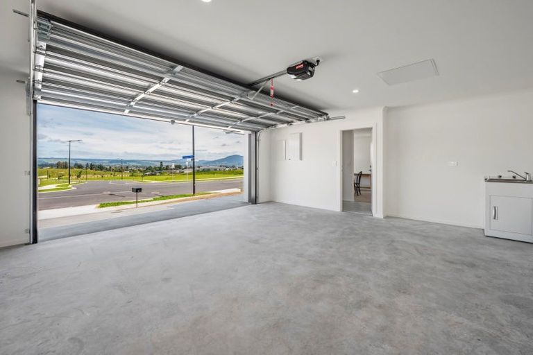 Photo of property in 44 Kohekohe Drive, Owhata, Rotorua, 3010