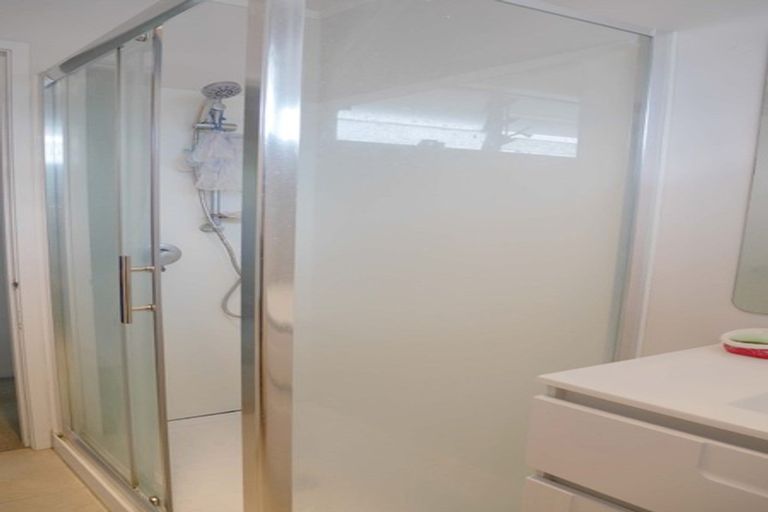 Photo of property in 2/28 Priestley Drive, Bucklands Beach, Auckland, 2014