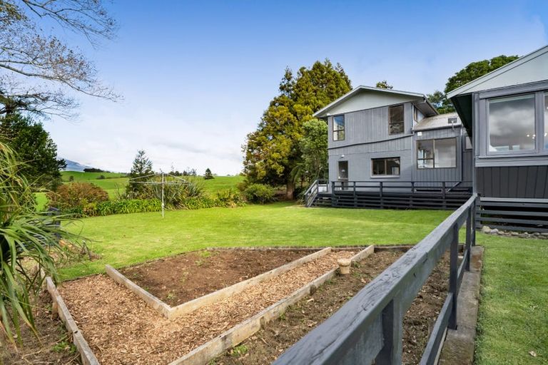 Photo of property in 1939 South Road, Pitone, New Plymouth, 4374