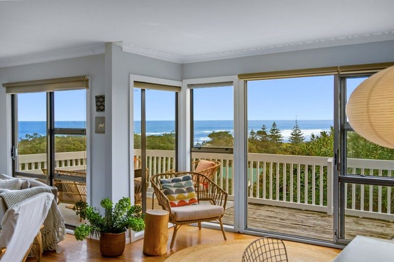 Photo of property in 27 Domain Crescent, Muriwai, Waimauku, 0881