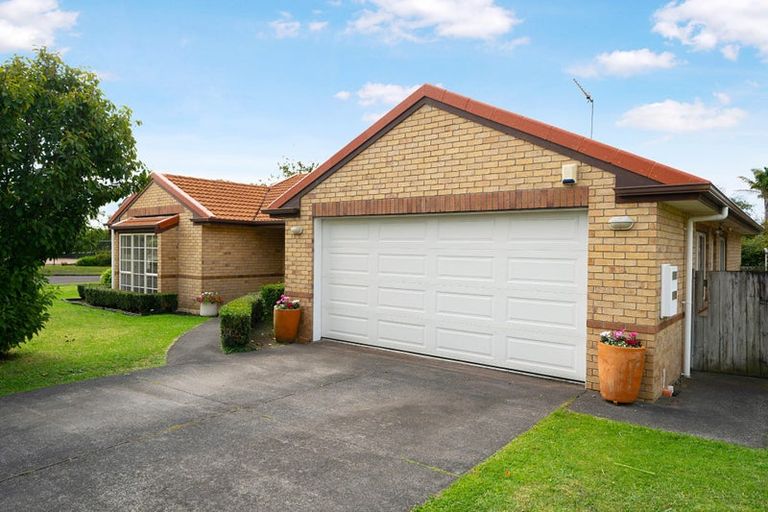 Photo of property in 6 Graven Court, Henderson, Auckland, 0612