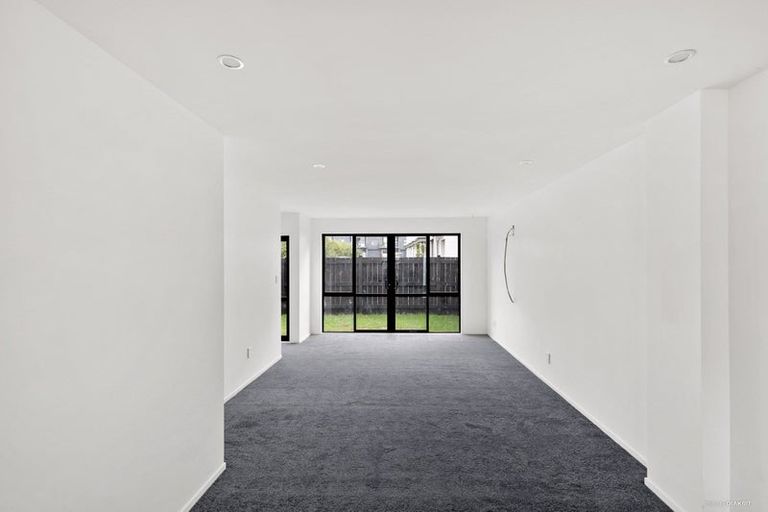 Photo of property in 11 Kaha Lane, Henderson, Auckland, 0612