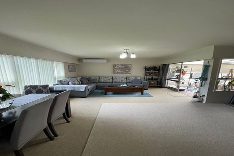 Photo of property in 43 Te Atatu Road, Te Atatu South, Auckland, 0610