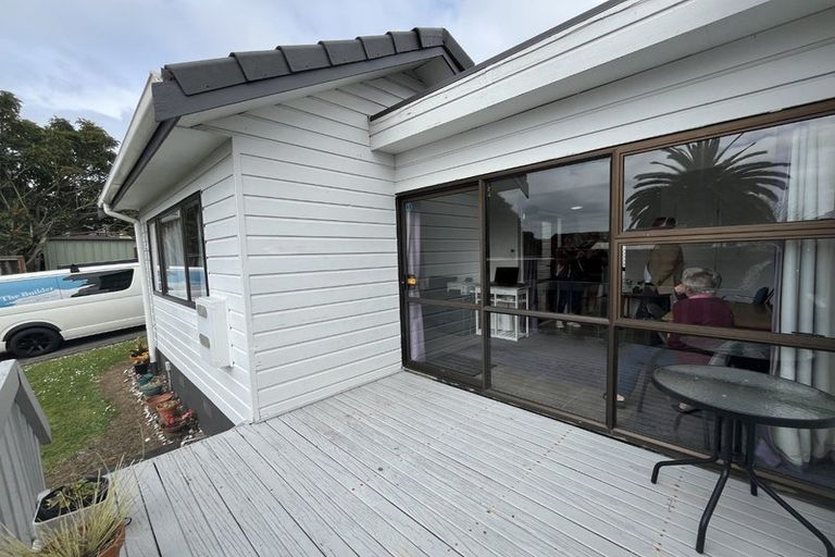 Photo of property in 2/7 Courant Place, Clover Park, Auckland, 2019
