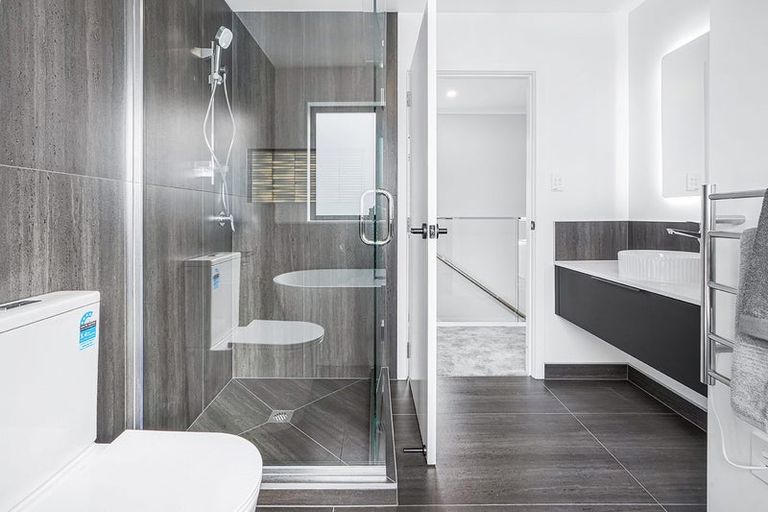 Photo of property in 20 Heketara Way, Massey, Auckland, 0614