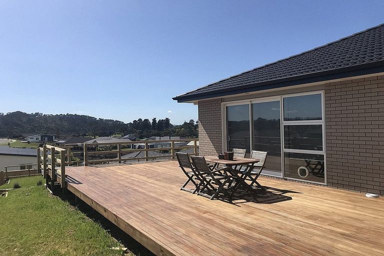 Photo of property in 92 Pohutukawa Parade, Riverhead, 0820