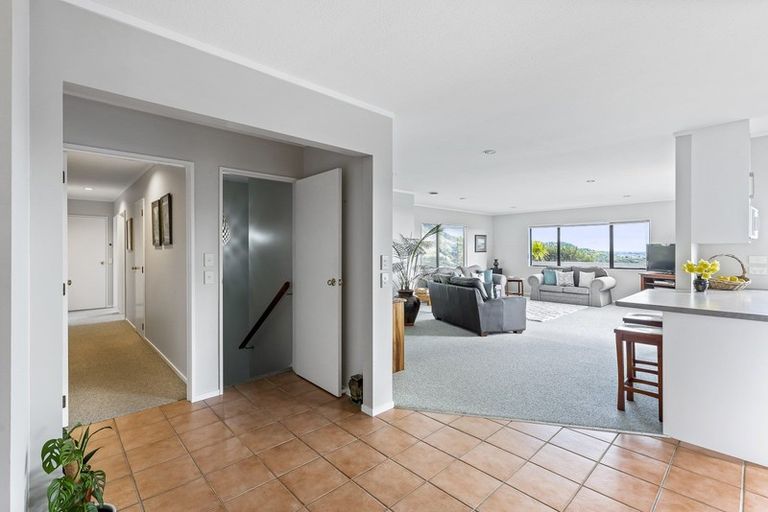 Photo of property in 77 Kakariki Grove, Waikanae, 5036