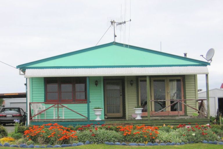 Photo of property in 14 Harbour Street, Foxton, 4814